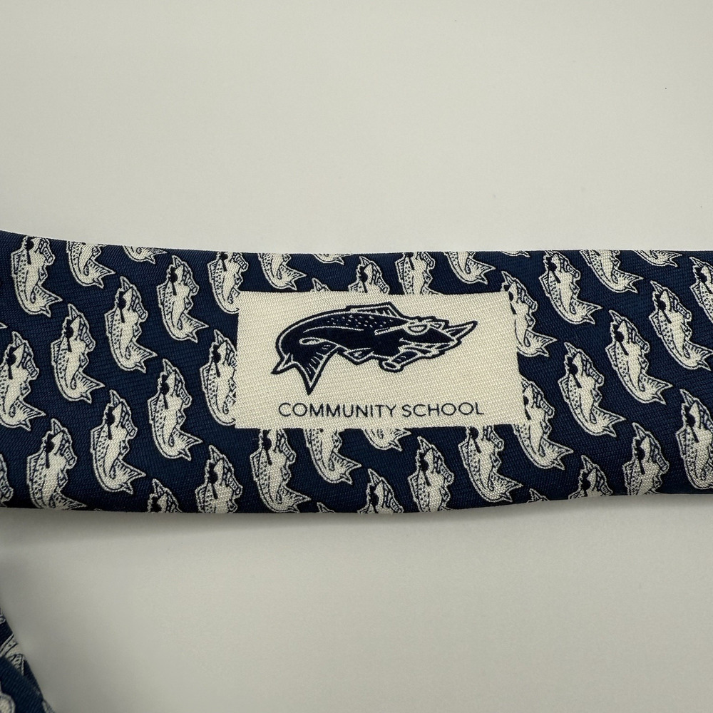 Vineyard Vines 100% Silk Tie Blue Navy/White Fish Print Sunglasses Fun Quirky‎ - Picture 4 of 10